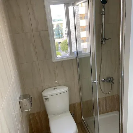 2 Bedroom In Center! 9 *