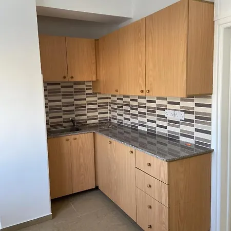 2 Bedroom In Center! 9 *