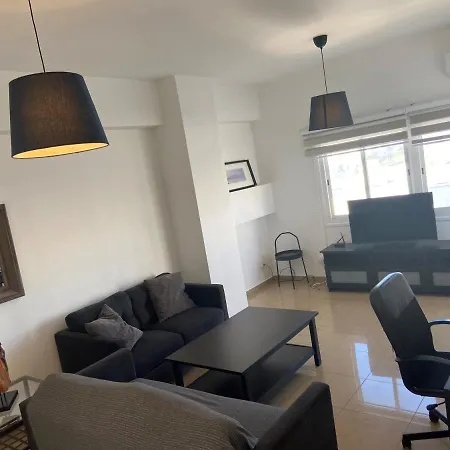 Apartment 2 Bedroom In Center! 9 *