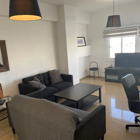 2 Bedroom In Center! 9 *