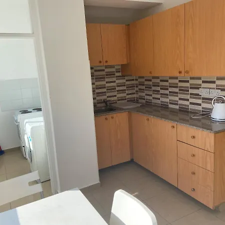2 Bedroom In Center! 9 *